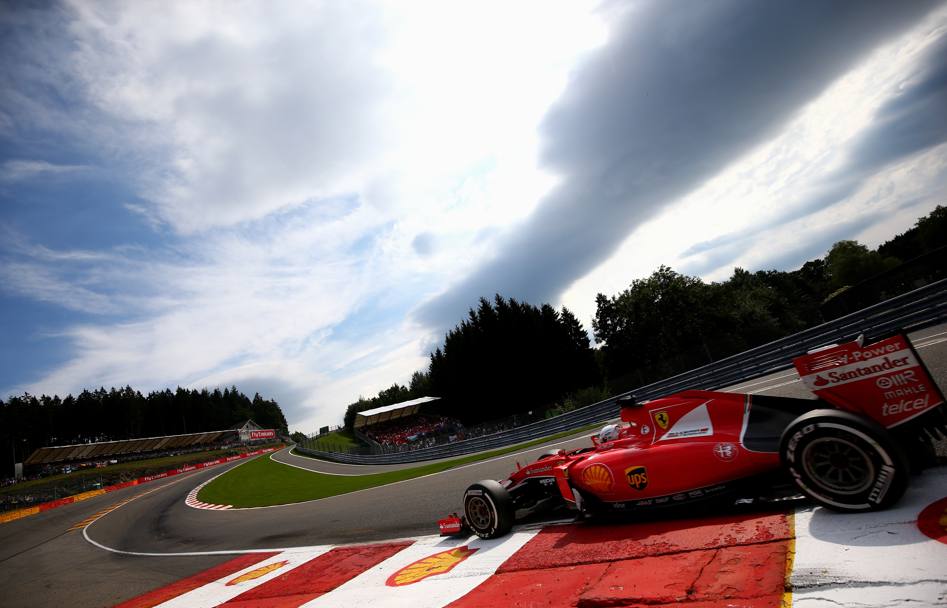 Vettel all&#39;Eau Rouge: la gomma scoppier pochi metri pi avanti. Getty